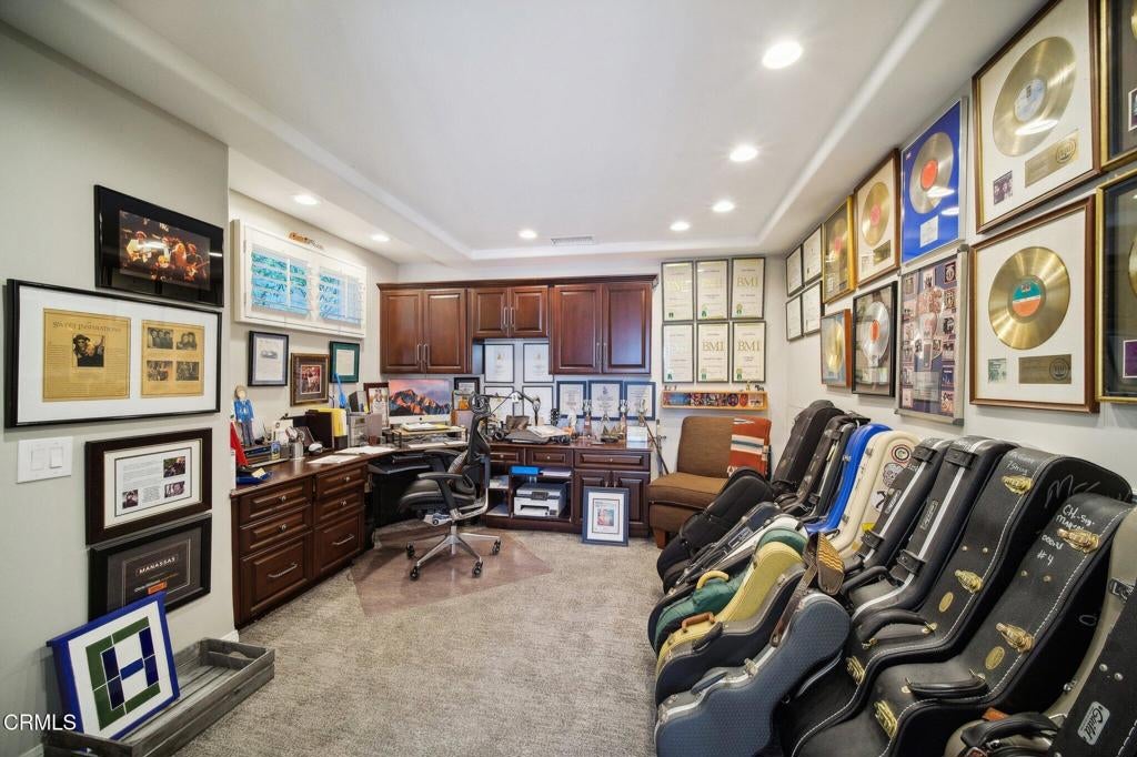 Ventura, California, 93001, United States, ,4 BathroomsBathrooms,Residential,Active,1853317