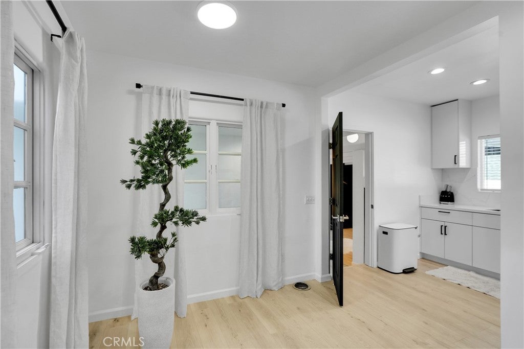 Glendale, California, 91206, United States, 4 Bedrooms Bedrooms, ,3 BathroomsBathrooms,Residential,Active,1963262