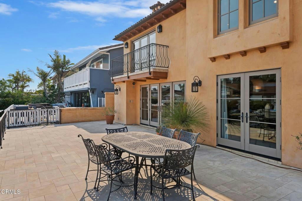 Ventura, California, 93001, United States, 3 Bedrooms Bedrooms, ,4 BathroomsBathrooms,Residential,Active,1756327