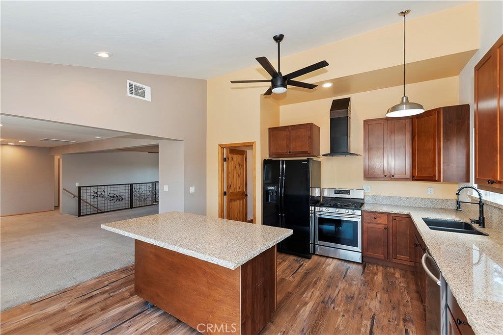 Big Bear City, California, 92314, United States, 7 Bedrooms Bedrooms, ,6 BathroomsBathrooms,Residential,Active,1998760