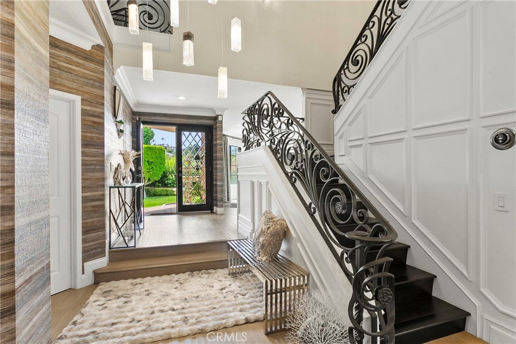 Laguna Hills, California, 92653, United States, 4 Bedrooms Bedrooms, ,3 BathroomsBathrooms,Residential,Active,1986896