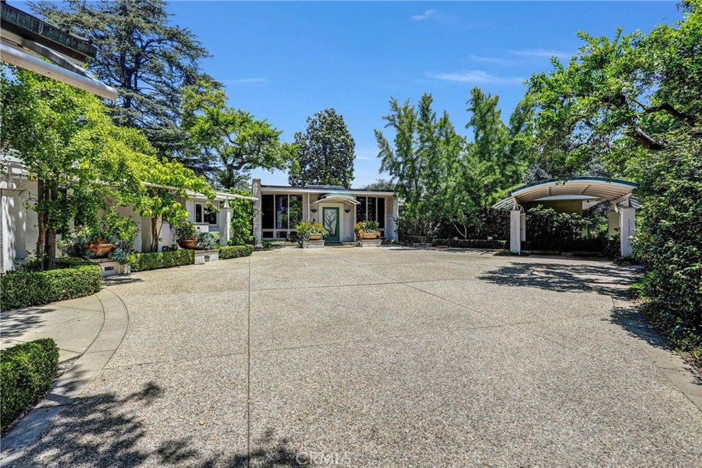 Pasadena, California, 91106, United States, 6 Bedrooms Bedrooms, ,9 BathroomsBathrooms,Residential,Active,1898207