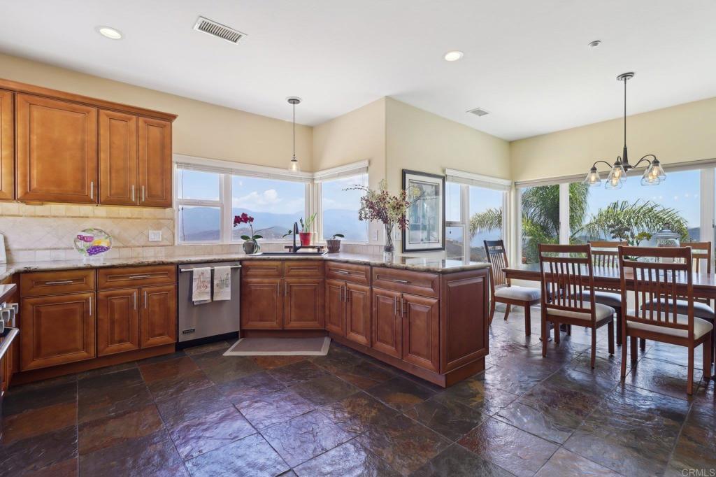 Fallbrook, California, 92028, United States, 3 Bedrooms Bedrooms, ,2 BathroomsBathrooms,Residential,Pending,1929395