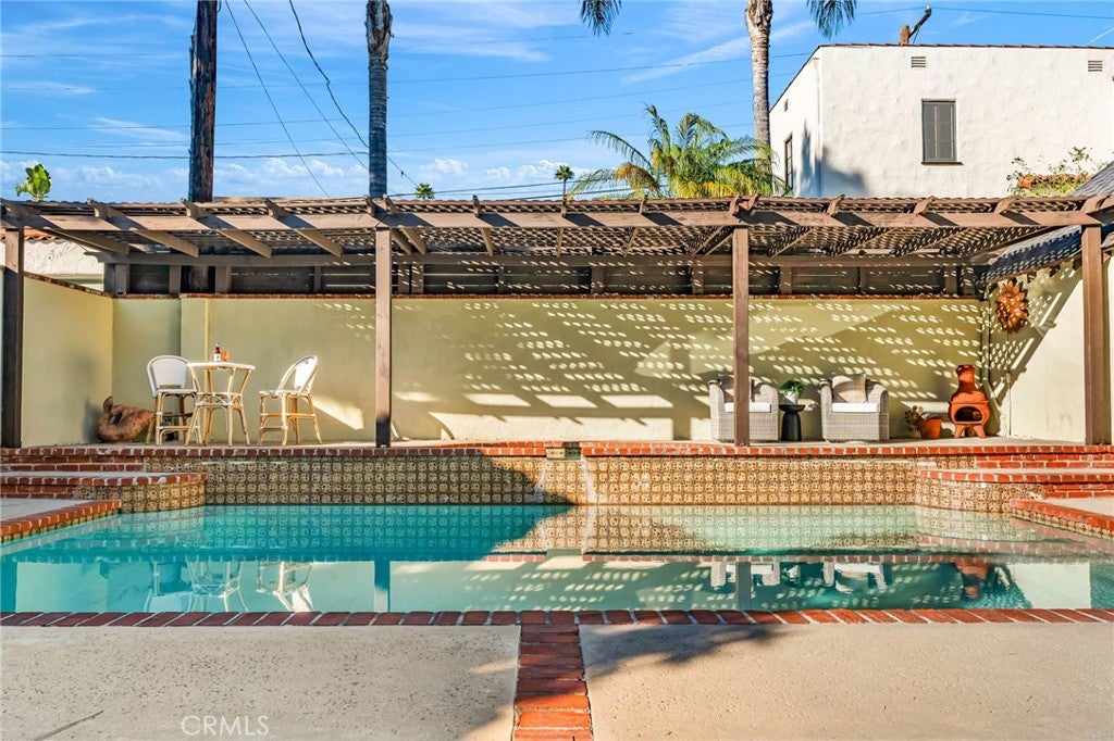 Glendale, California, 91202, United States, 3 Bedrooms Bedrooms, ,3 BathroomsBathrooms,Residential,Active,1967125