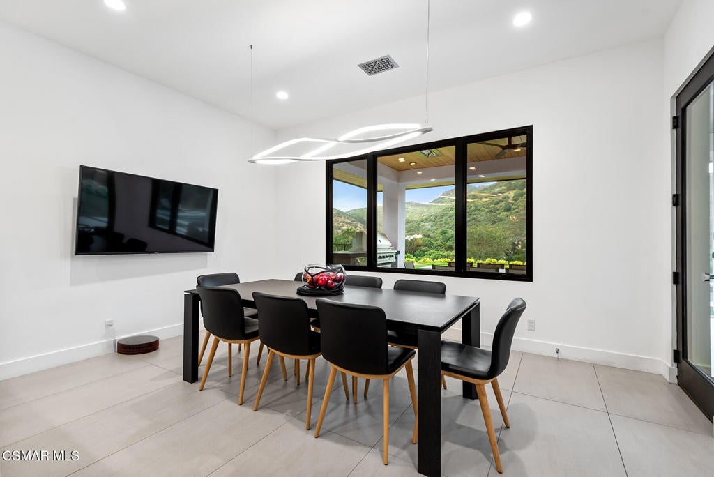 Westlake Village, California, 91361, United States, 4 Bedrooms Bedrooms, ,6 BathroomsBathrooms,Residential,Active,1989774