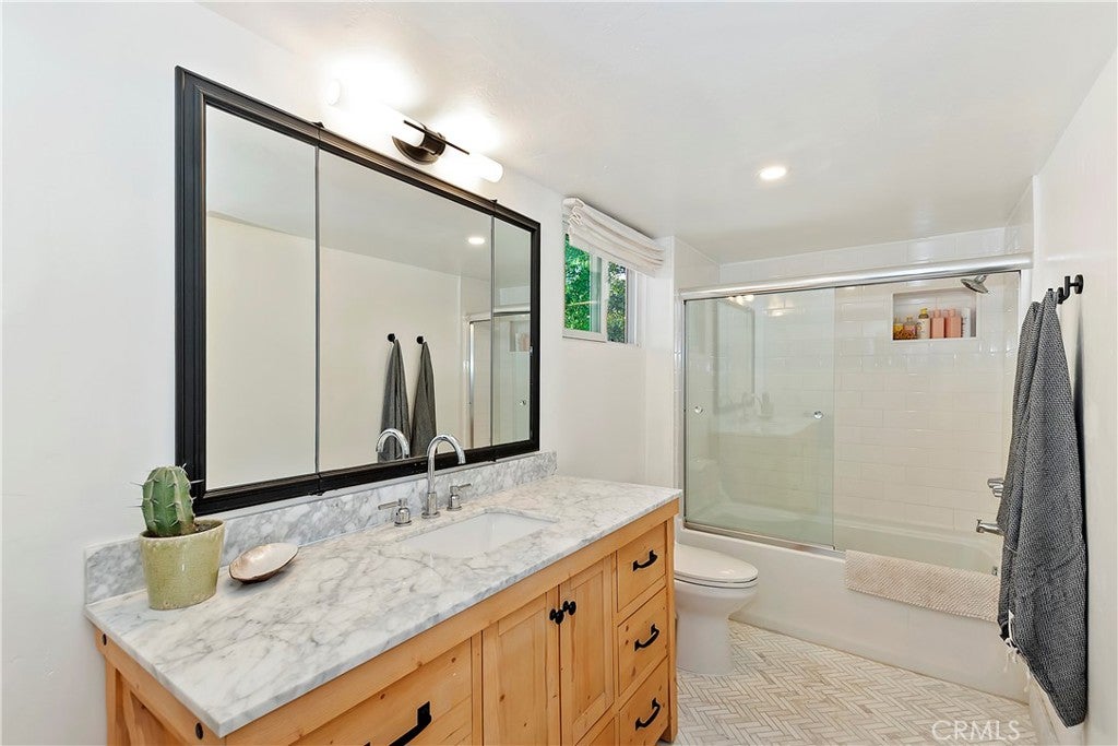 Lake Arrowhead, California, 92352, United States, 4 Bedrooms Bedrooms, ,3 BathroomsBathrooms,Residential,Active,1953250