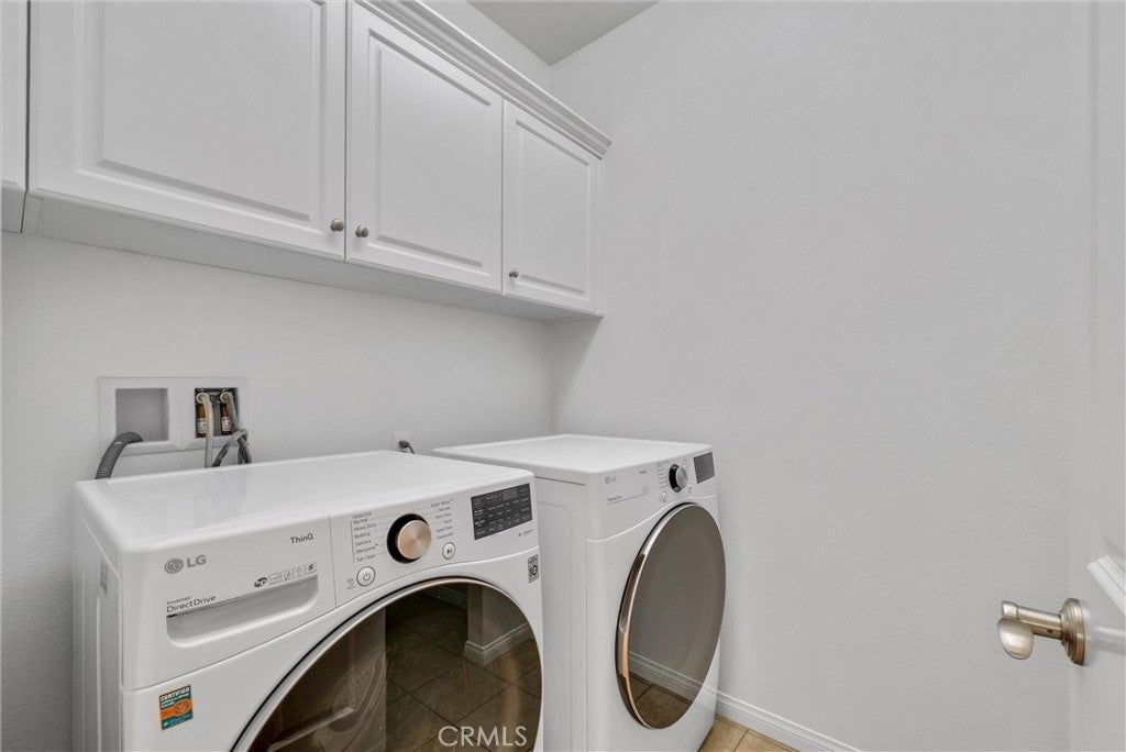 Irvine, California, 92618, United States, 3 Bedrooms Bedrooms, ,3 BathroomsBathrooms,Residential,Contingent,1986914