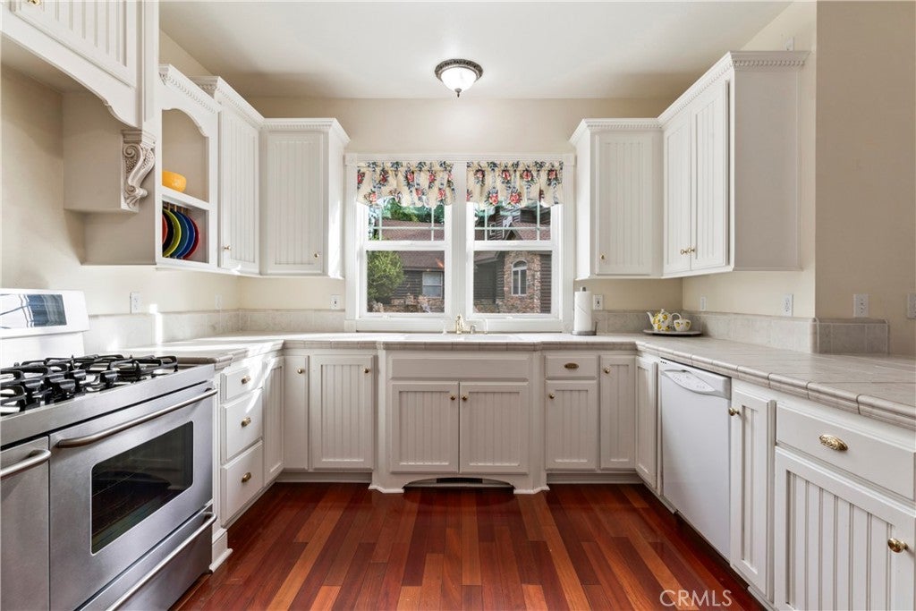 Lake Arrowhead, California, 92352, United States, 4 Bedrooms Bedrooms, ,4 BathroomsBathrooms,Residential,Active,2007295