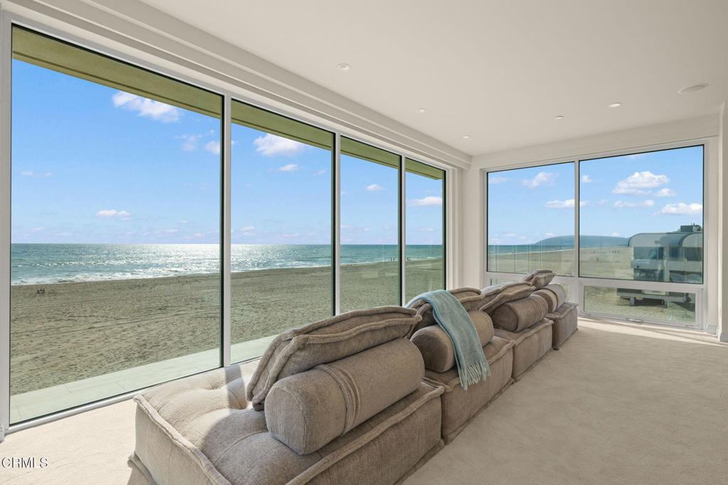 Oxnard, California, 93035, United States, 4 Bedrooms Bedrooms, ,6 BathroomsBathrooms,Residential,Active,1993670