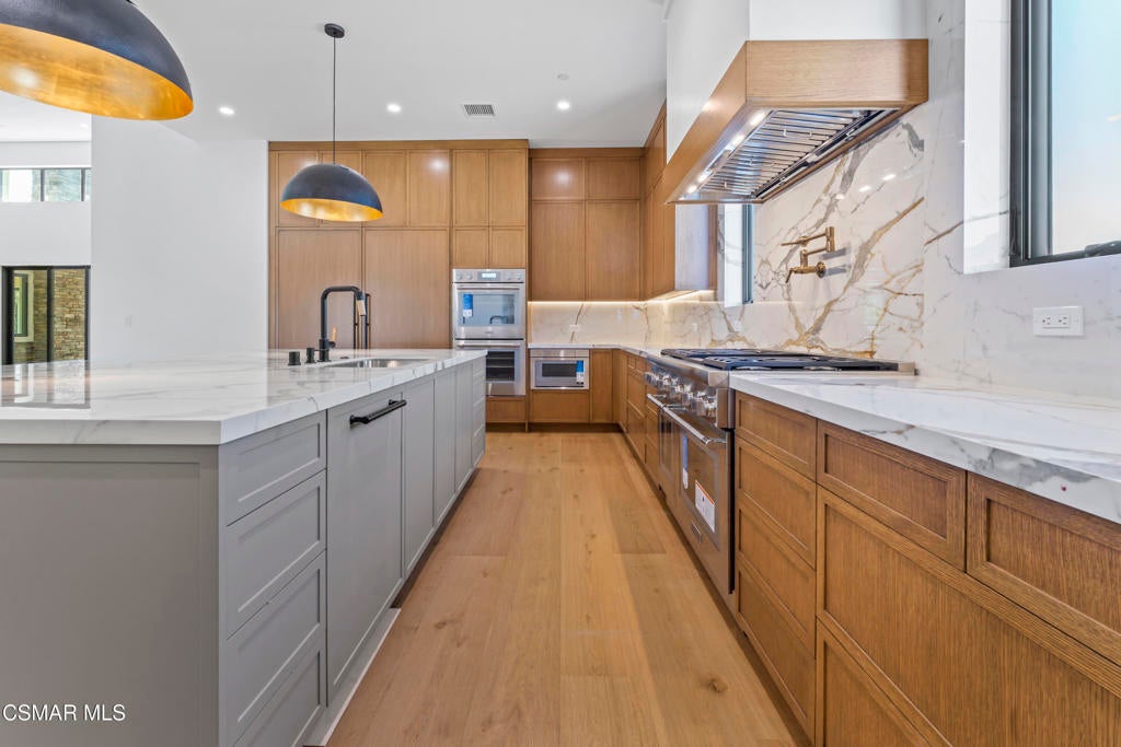 Camarillo, California, 93010, United States, 6 Bedrooms Bedrooms, ,7 BathroomsBathrooms,Residential,Active,2013156