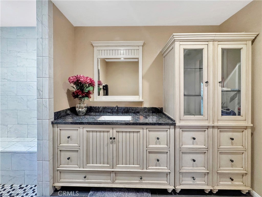 Huntington Beach, California, 92647, United States, ,5 BathroomsBathrooms,Residential,Active,1867911