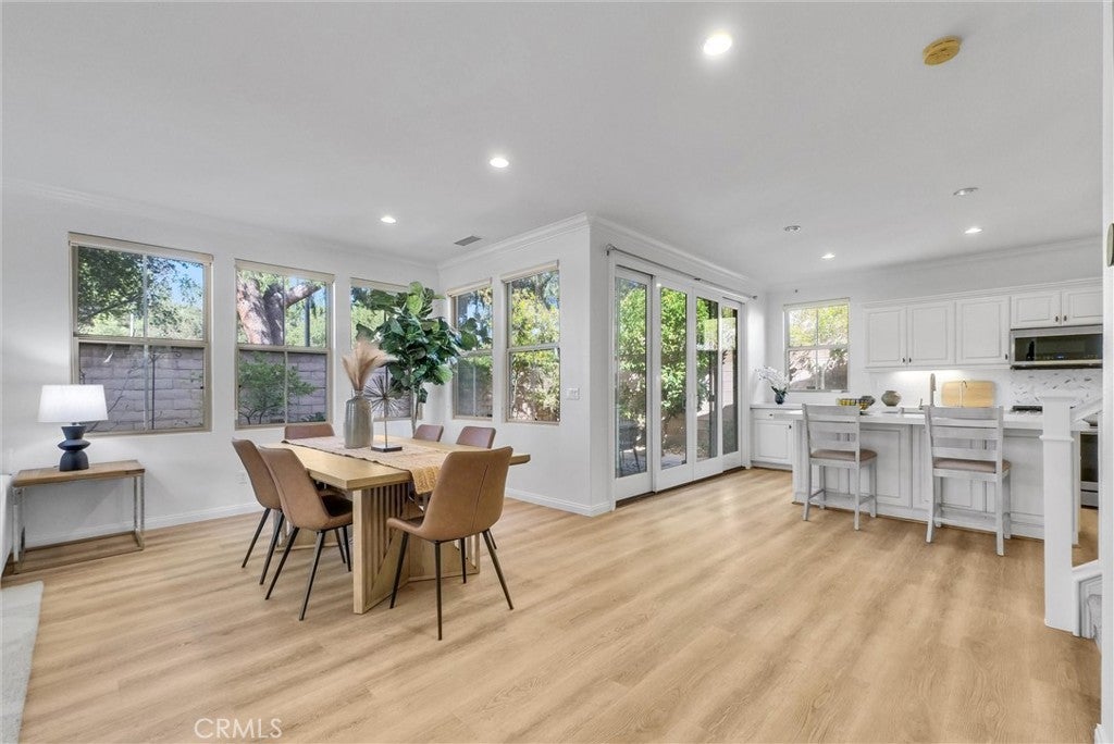 Irvine, California, 92618, United States, 3 Bedrooms Bedrooms, ,3 BathroomsBathrooms,Residential,Contingent,1986914