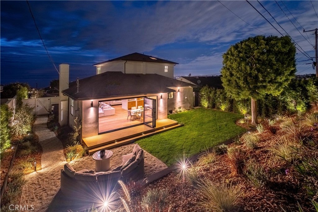 Redondo Beach, California, 90277, United States, 4 Bedrooms Bedrooms, ,3 BathroomsBathrooms,Residential,Active,1990651