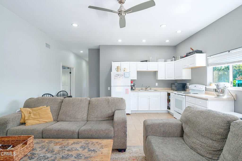 Camarillo, California, 93012, United States, 6 Bedrooms Bedrooms, ,4 BathroomsBathrooms,Residential,Active,1952615