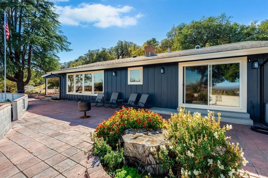 Paso Robles, California, 93446, United States, 3 Bedrooms Bedrooms, ,3 BathroomsBathrooms,Residential,Active,1990043