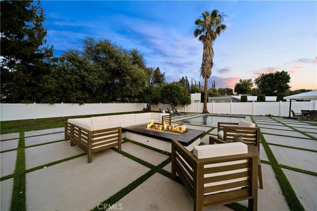 Woodland Hills, California, 91367, United States, 5 Bedrooms Bedrooms, ,5 BathroomsBathrooms,Residential,Pending,1843402