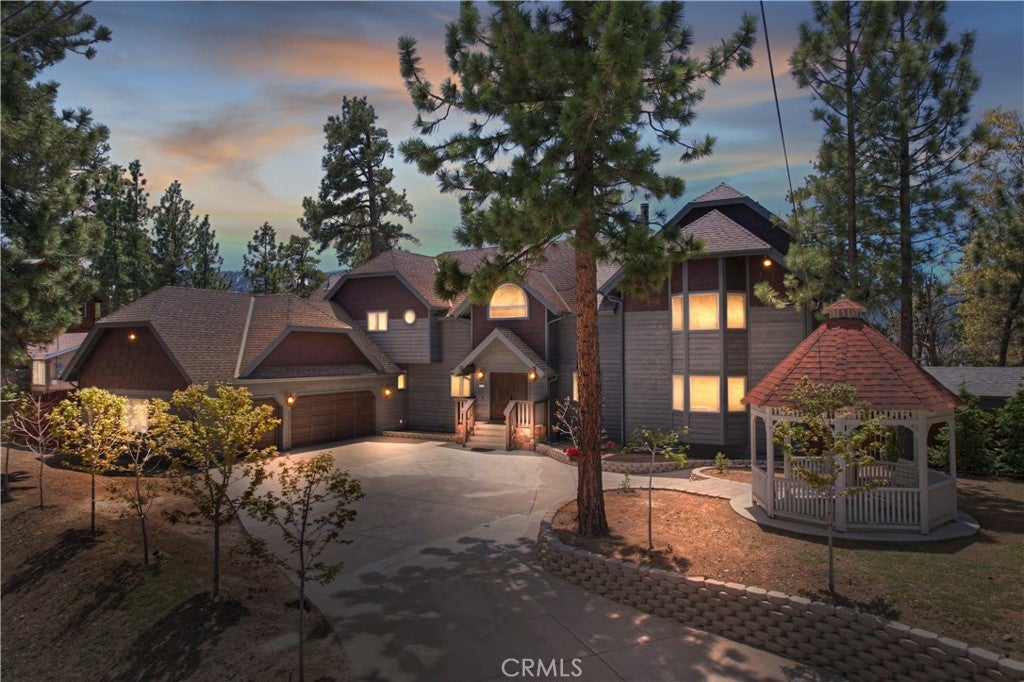 Big Bear City, California, 92314, United States, 4 Bedrooms Bedrooms, ,5 BathroomsBathrooms,Residential,Active,2006763