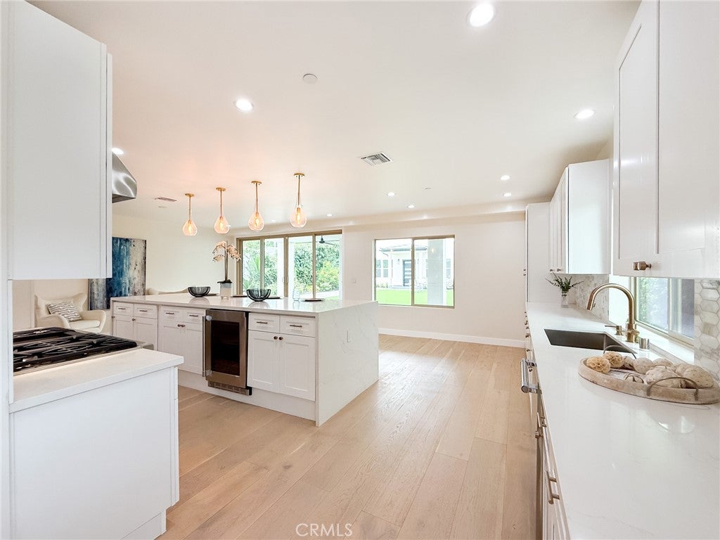 Pasadena, California, 91107, United States, 7 Bedrooms Bedrooms, ,8 BathroomsBathrooms,Residential,Active,1944066