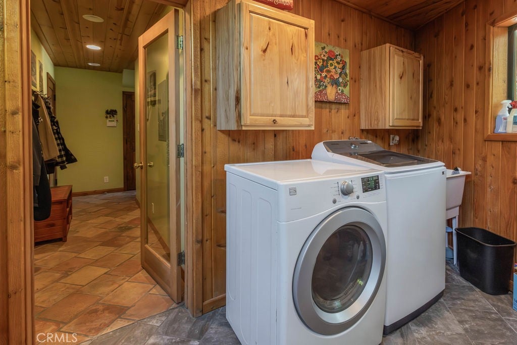 Big Bear Lake, California, 92315, United States, 4 Bedrooms Bedrooms, ,4 BathroomsBathrooms,Residential,Active,1877781