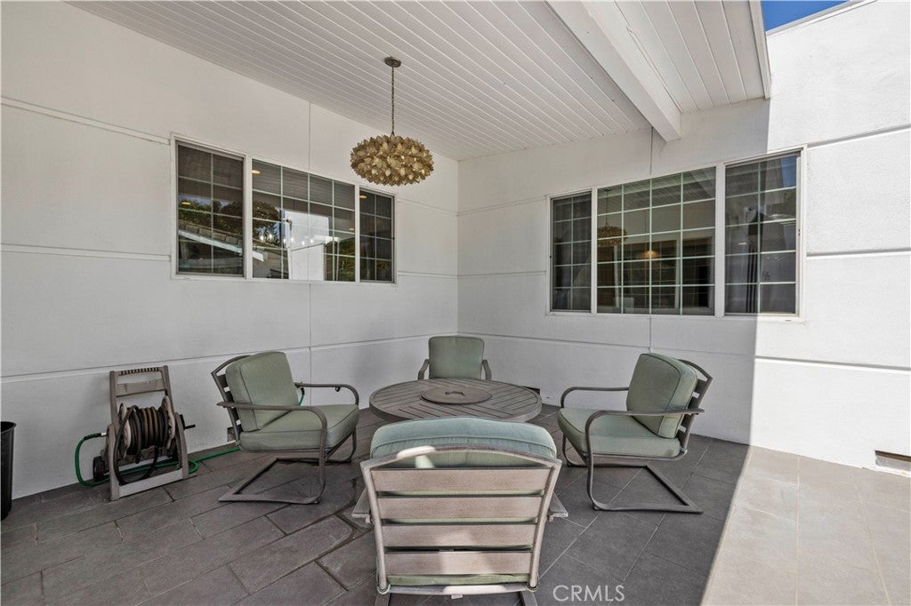 Northridge, California, 91325, United States, 4 Bedrooms Bedrooms, ,4 BathroomsBathrooms,Residential,Active,1936096