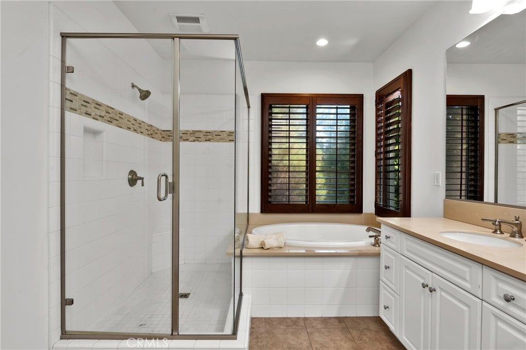 Irvine, California, 92618, United States, 4 Bedrooms Bedrooms, ,4 BathroomsBathrooms,Residential,Active,1894158