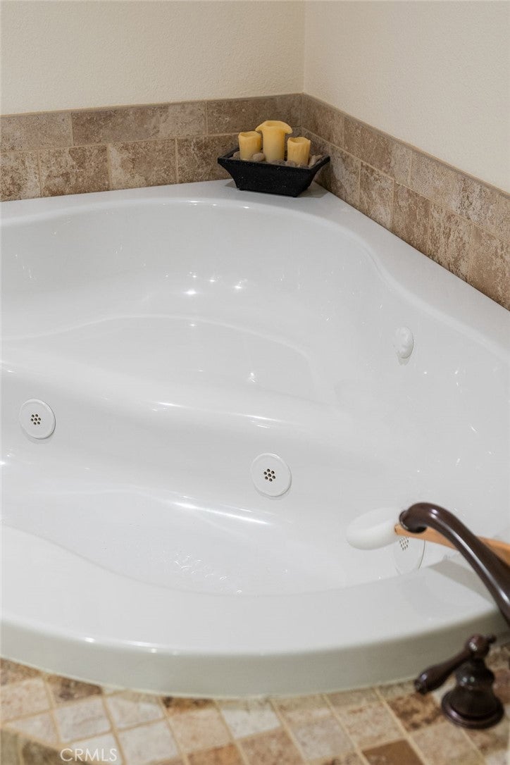 Lake Arrowhead, California, 92352, United States, 3 Bedrooms Bedrooms, ,3 BathroomsBathrooms,Residential,Active,1952988