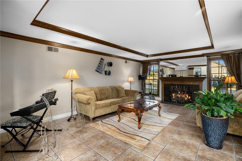 La Verne, California, 91750, United States, 3 Bedrooms Bedrooms, ,3 BathroomsBathrooms,Residential,Active,2009143