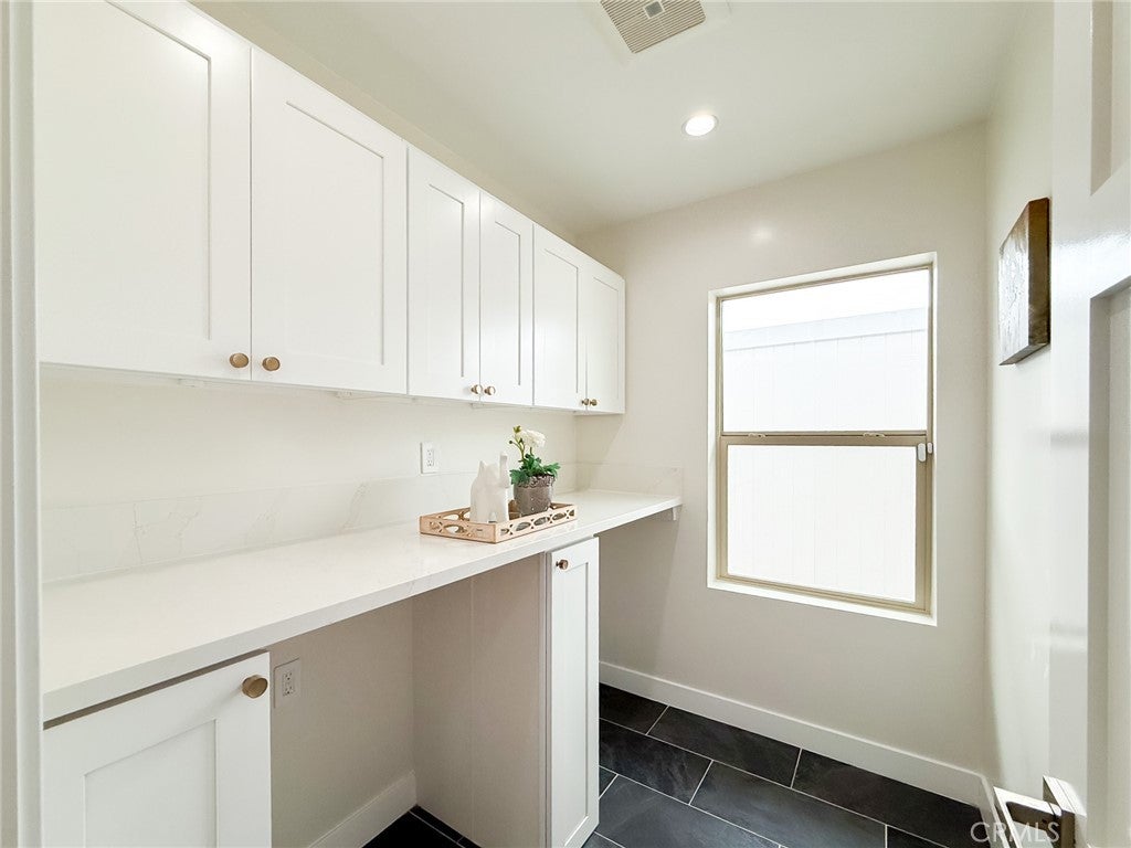 Pasadena, California, 91107, United States, 7 Bedrooms Bedrooms, ,8 BathroomsBathrooms,Residential,Active,1944066