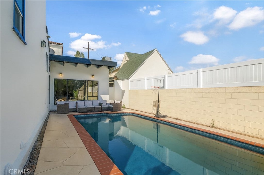 Glendale, California, 91206, United States, 4 Bedrooms Bedrooms, ,3 BathroomsBathrooms,Residential,Active,1963262