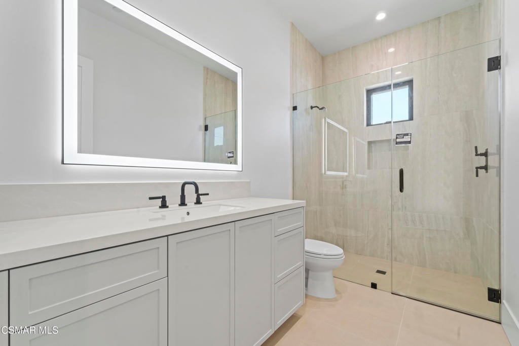 Camarillo, California, 93010, United States, 6 Bedrooms Bedrooms, ,7 BathroomsBathrooms,Residential,Active,2013156