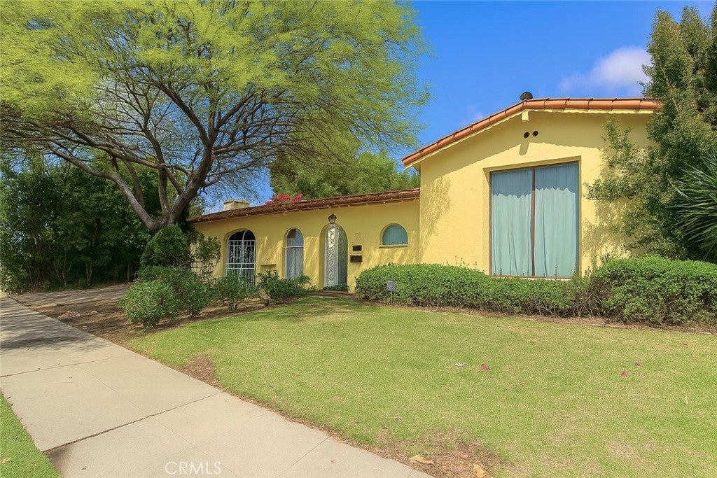 Los Angeles, California, 90035, United States, 3 Bedrooms Bedrooms, ,2 BathroomsBathrooms,Residential,Active,1922738