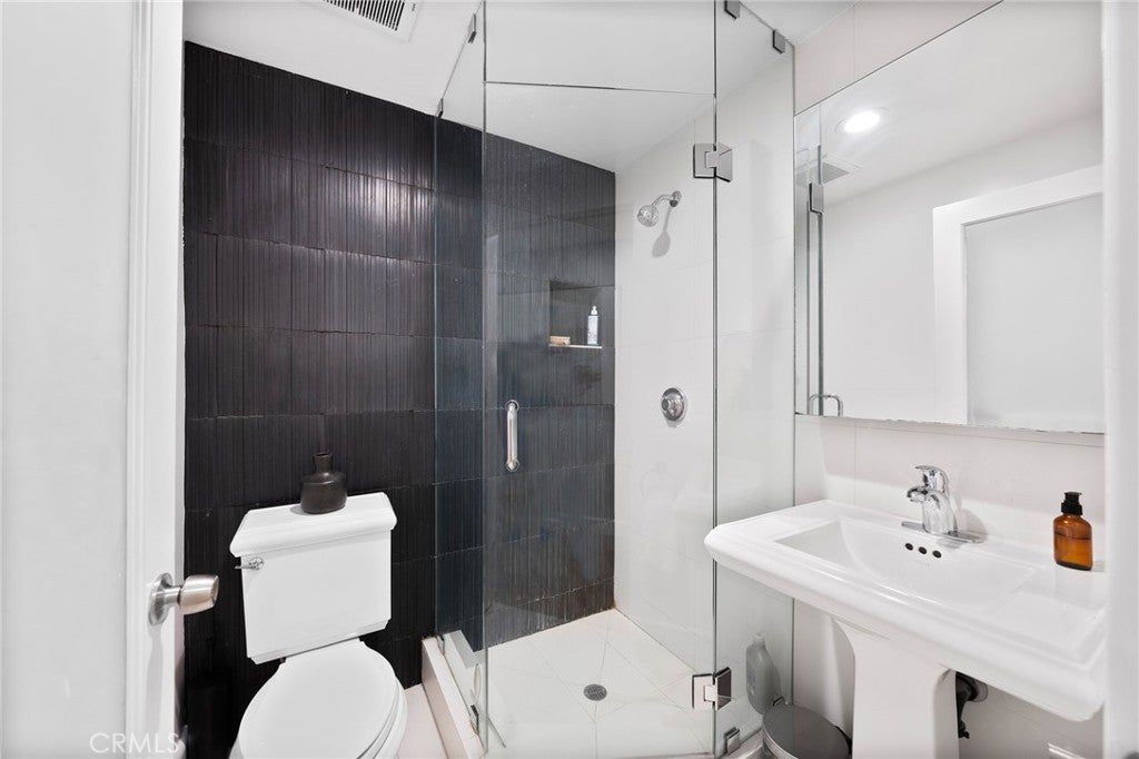 West Hollywood, California, 90069, United States, 3 Bedrooms Bedrooms, ,4 BathroomsBathrooms,Residential,Active,1922666