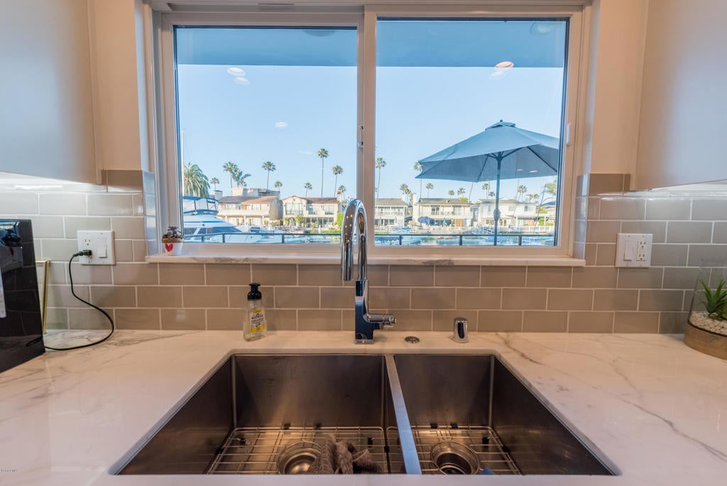 Ventura, California, 93001, United States, 3 Bedrooms Bedrooms, ,3 BathroomsBathrooms,Residential,Contingent,1944076