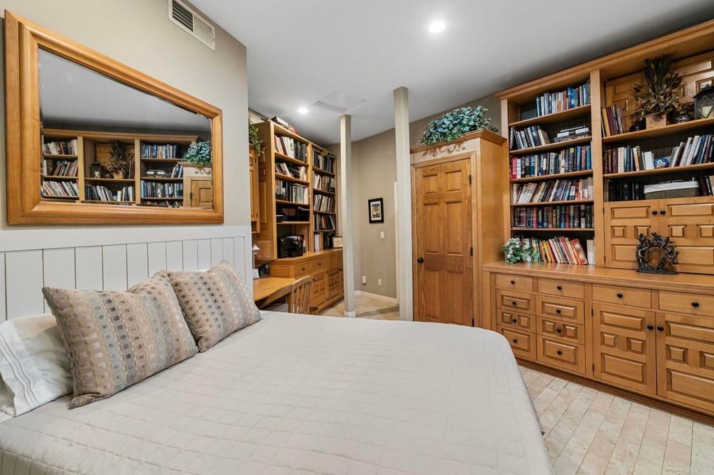 Escondido, California, 92025, United States, 5 Bedrooms Bedrooms, ,4 BathroomsBathrooms,Residential,Active,1969680