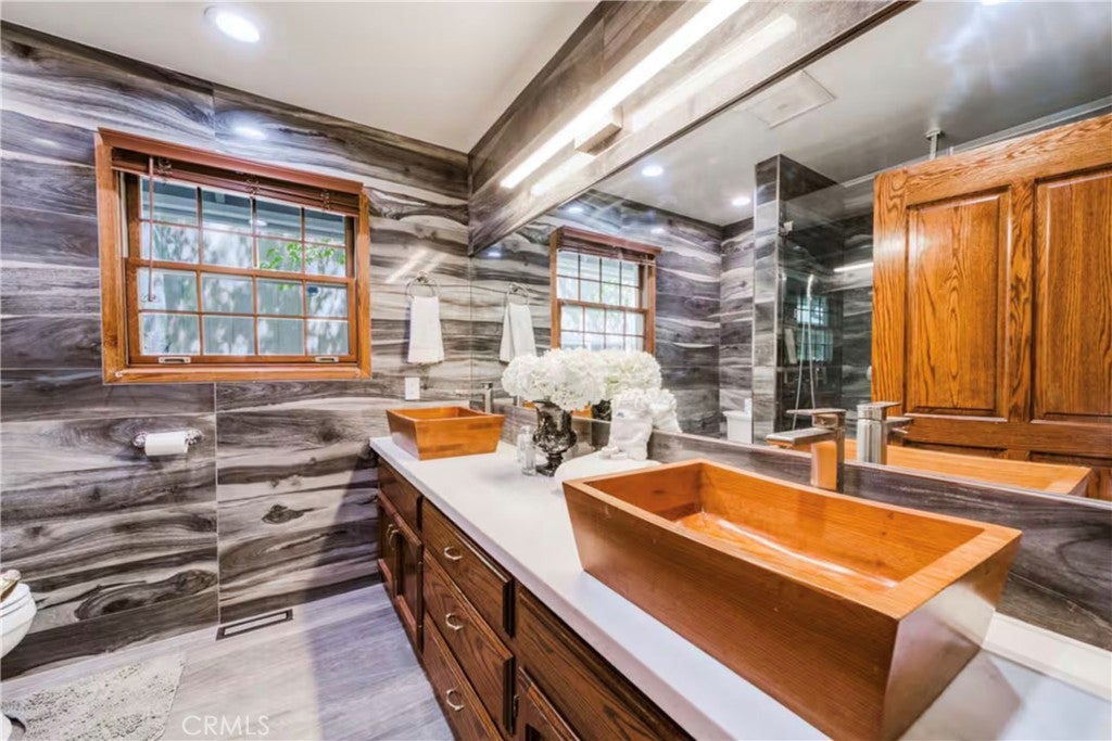 Big Bear Lake, California, 92315, United States, 4 Bedrooms Bedrooms, ,4 BathroomsBathrooms,Residential,Active,1999274