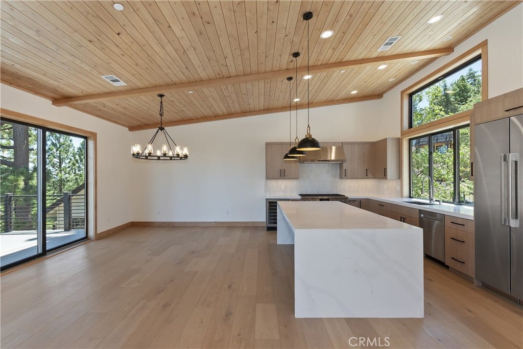 Big Bear Lake, California, 92315, United States, 5 Bedrooms Bedrooms, ,6 BathroomsBathrooms,Residential,Active,1914782