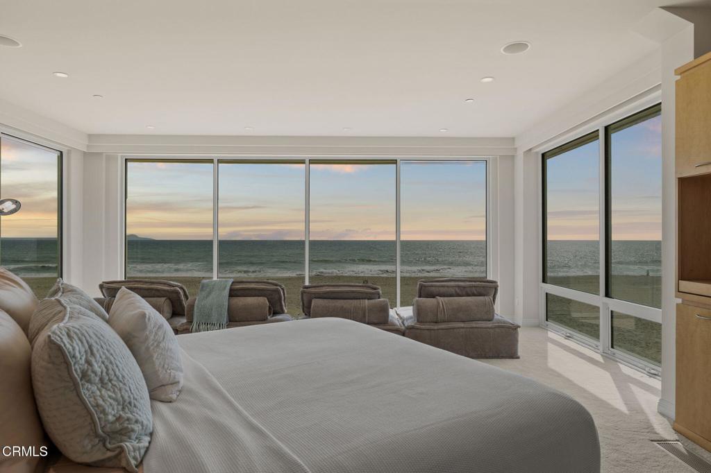 Oxnard, California, 93035, United States, 4 Bedrooms Bedrooms, ,6 BathroomsBathrooms,Residential,Active,1849510