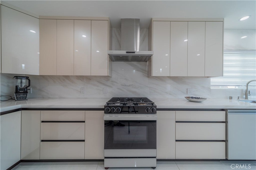 Burbank, California, 91501, United States, 4 Bedrooms Bedrooms, ,4 BathroomsBathrooms,Residential,Active,2003539