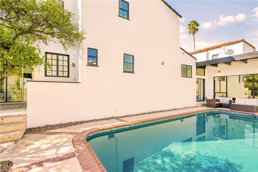 Glendale, California, 91206, United States, 4 Bedrooms Bedrooms, ,3 BathroomsBathrooms,Residential,Active,1963262