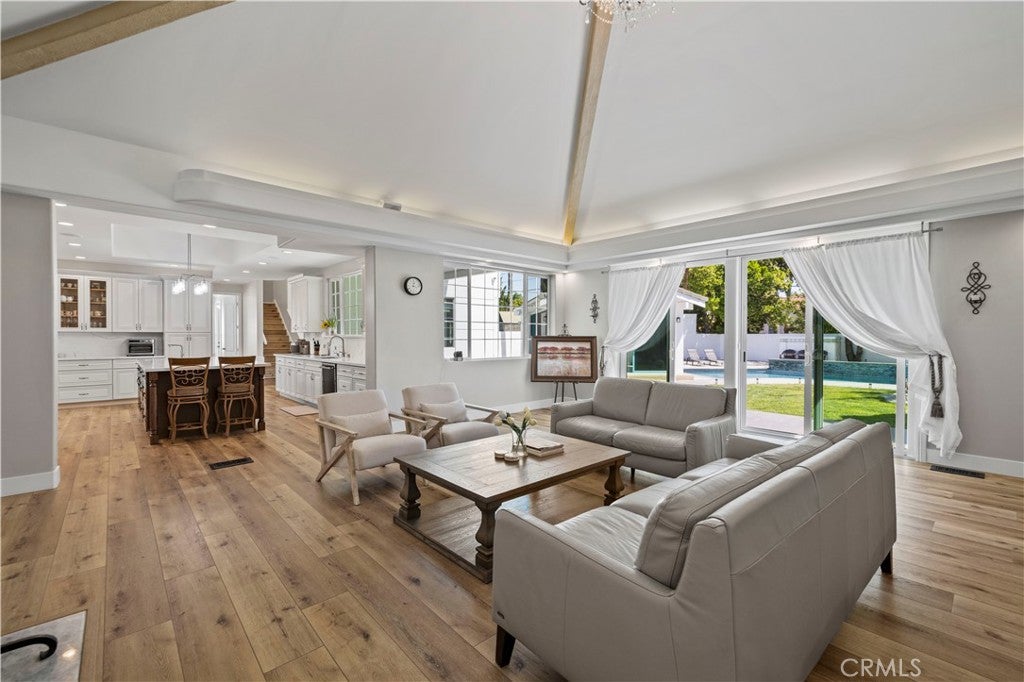 Northridge, California, 91325, United States, 4 Bedrooms Bedrooms, ,4 BathroomsBathrooms,Residential,Active,1936096