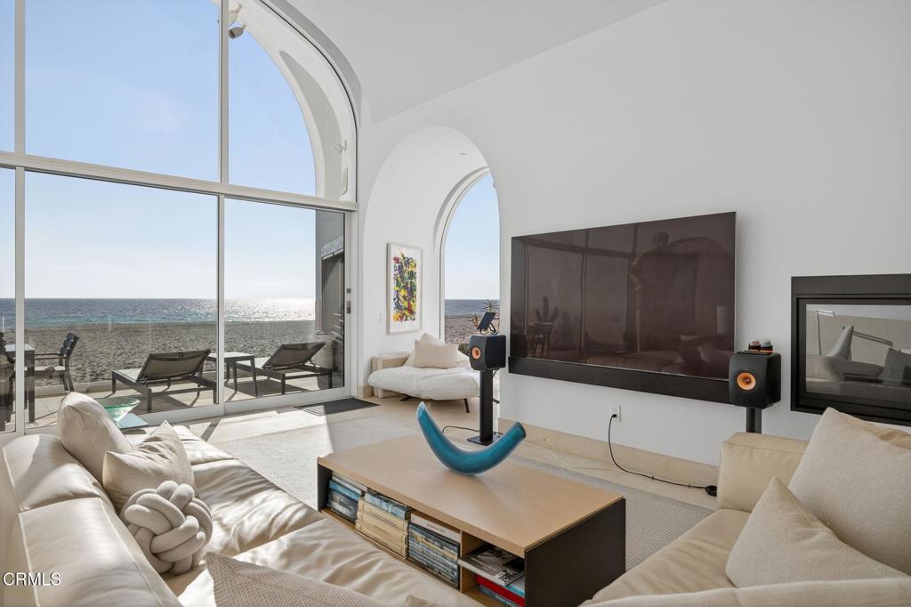 Oxnard, California, 93035, United States, 4 Bedrooms Bedrooms, ,5 BathroomsBathrooms,Residential,Active,1904736