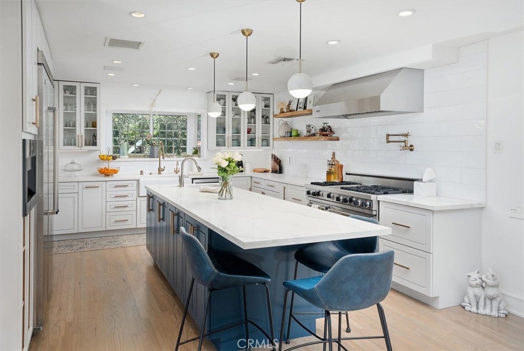 Agoura Hills, California, 91301, United States, 4 Bedrooms Bedrooms, ,5 BathroomsBathrooms,Residential,Active,1966025