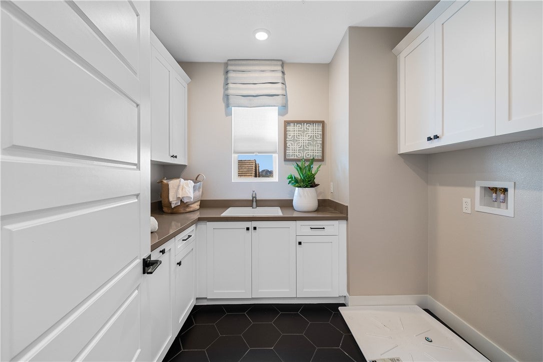 Castaic, California, 91384, United States, 6 Bedrooms Bedrooms, ,6 BathroomsBathrooms,Residential,Active,2006979