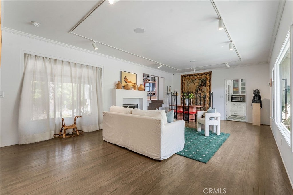 Los Angeles, California, 90027, United States, 3 Bedrooms Bedrooms, ,2 BathroomsBathrooms,Residential,Active,1953705