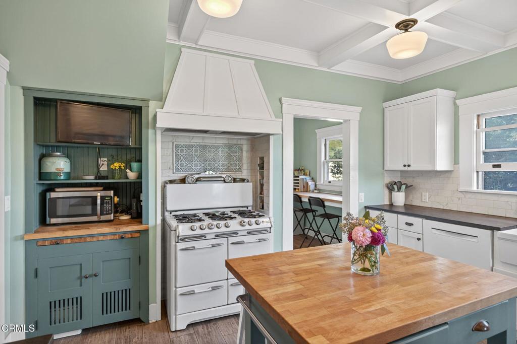 Oxnard, California, 93030, United States, 5 Bedrooms Bedrooms, ,2 BathroomsBathrooms,Residential,Active,1985561