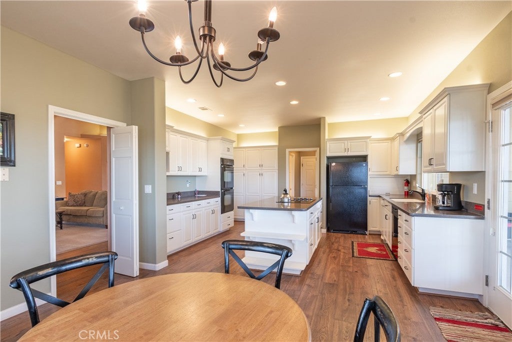 Paso Robles, California, 93446, United States, 5 Bedrooms Bedrooms, ,6 BathroomsBathrooms,Residential,Active,1821961