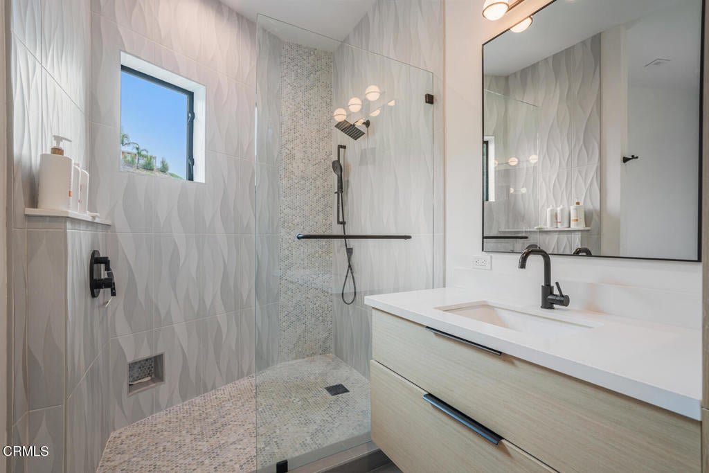 Ventura, California, 93001, United States, 3 Bedrooms Bedrooms, ,4 BathroomsBathrooms,Residential,Active,2016402