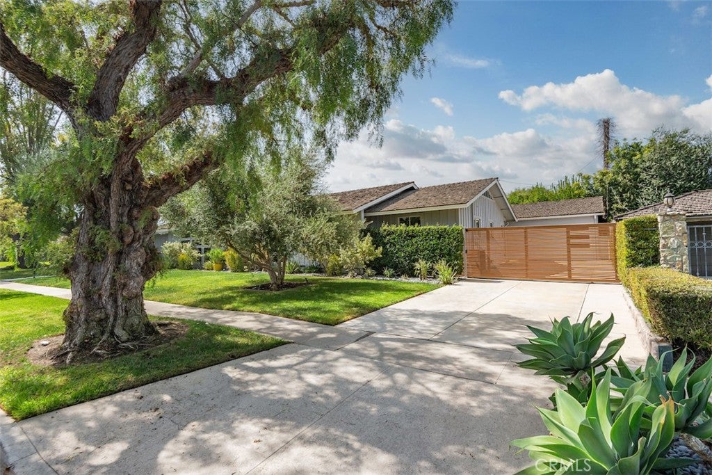 Long Beach, California, 90815, United States, 4 Bedrooms Bedrooms, ,4 BathroomsBathrooms,Residential,Active,1999914