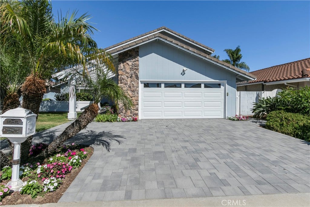 Fountain Valley, California, 92708, United States, 4 Bedrooms Bedrooms, ,3 BathroomsBathrooms,Residential,Active,1922326