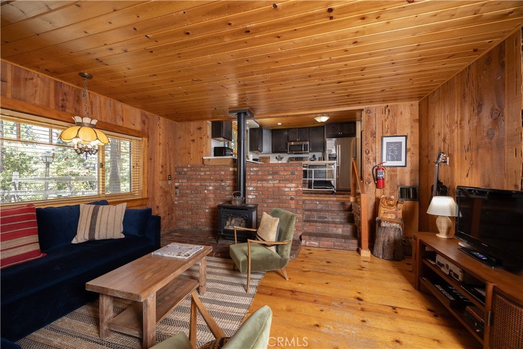 Big Bear Lake, California, 92315, United States, 4 Bedrooms Bedrooms, ,3 BathroomsBathrooms,Residential,Contingent,1945531